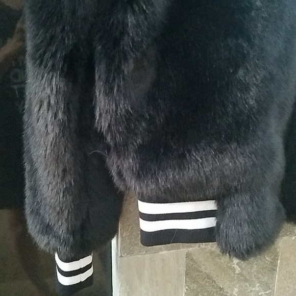 n: PHILANTHROPY - Picture 3 of 6